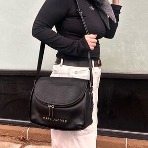 Marc Jacobs womens The Groove Messenger